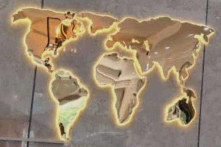 تابلو نقش جهان با استیل طلایی نور مخفی
